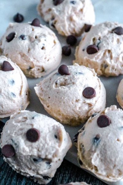 Craving a healthy sweet snack? These easy keto cookie dough fat bombs are delicious with guilt-free chocolate chips for a yummy blast. Here's how to make these cookie dough snack bites in record time.
