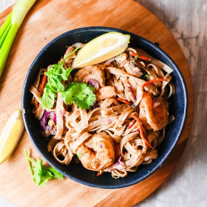 Finally, an easy & delicious Shrimp Pad Thai recipe that is better than takeout! Here's how to cook this tantalizing dish at home. #padthai #shrimp