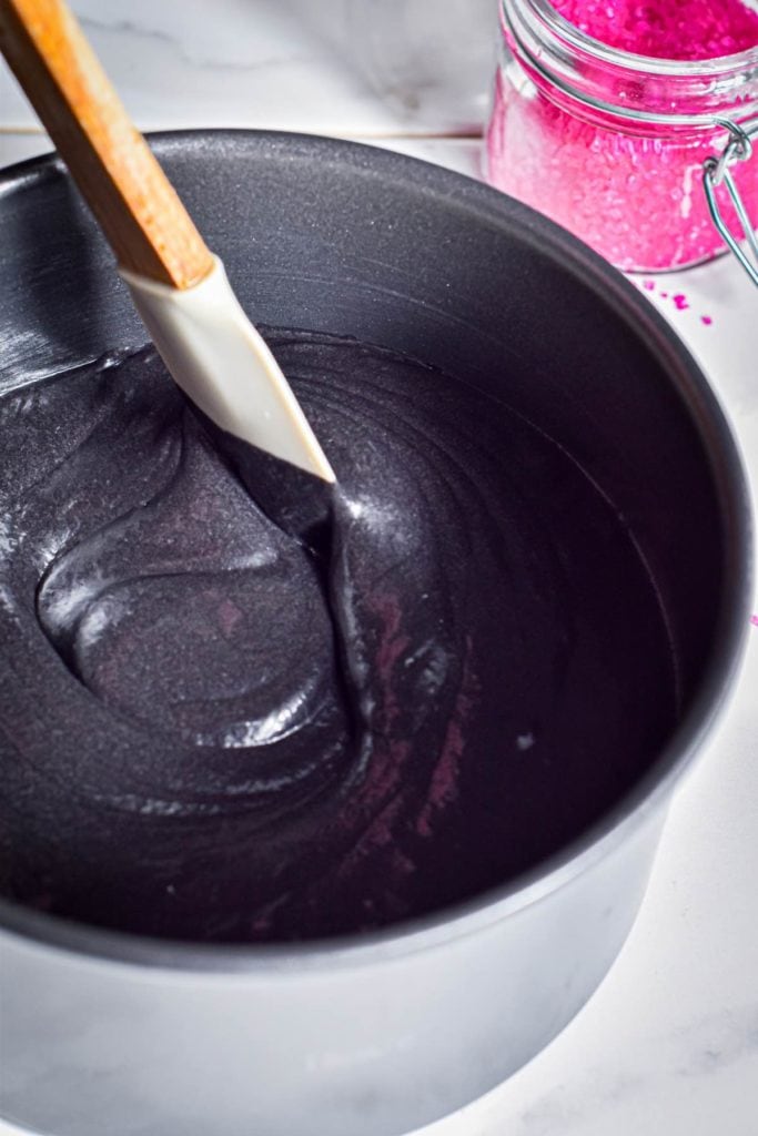 Receta de pastel húmedo de terciopelo negro para Halloween