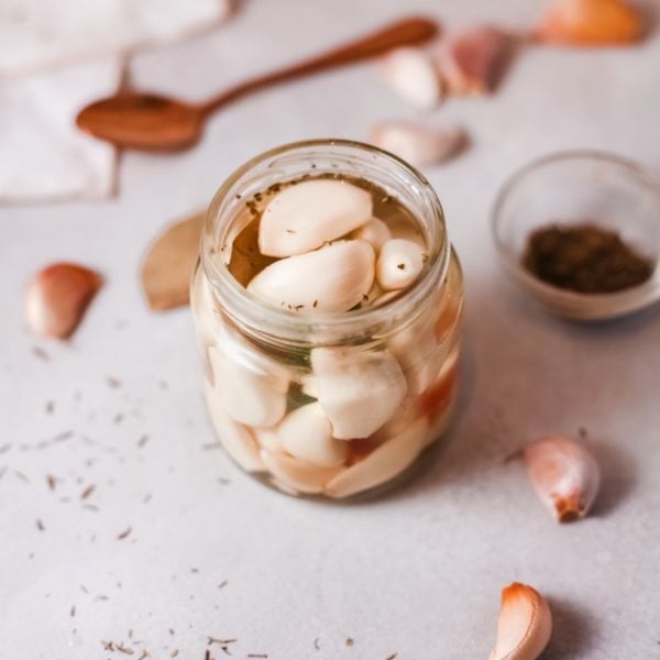 What Does Pickled Garlic Taste Like? Does It Taste Like Garlic?