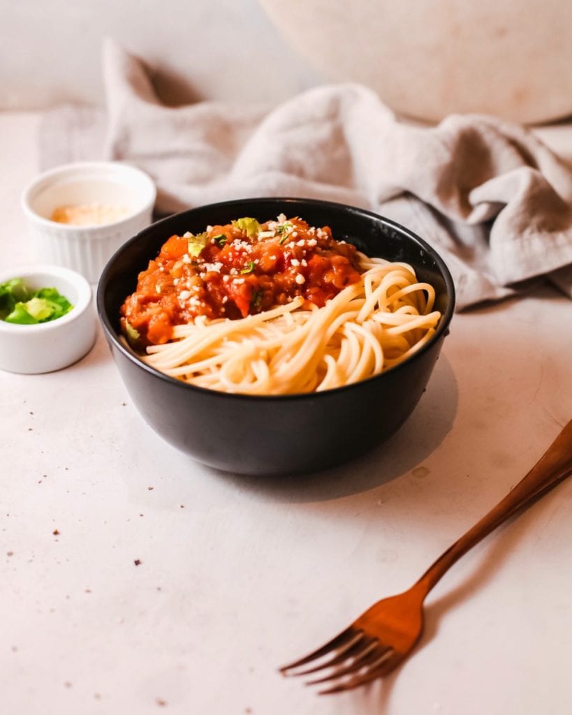 This delicious Instant Pot spaghetti bolognese will add a hearty feel to your dining table this season. Its aroma from the meat and vegetables will fill your home and entice everyone to the dining table.