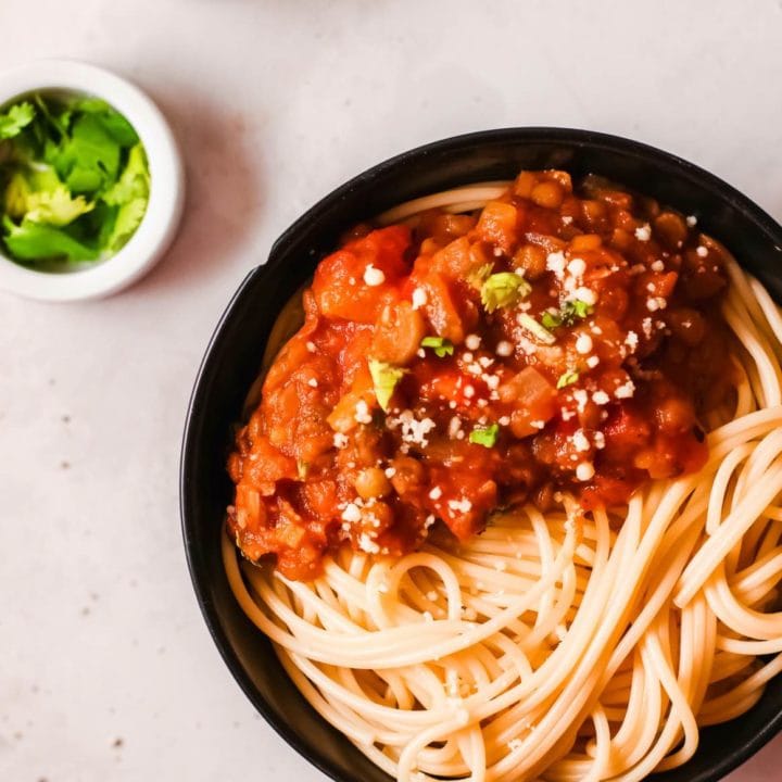 This delicious Instant Pot spaghetti bolognese will add a hearty feel to your dining table this season. Its aroma from the meat and vegetables will fill your home and entice everyone to the dining table.