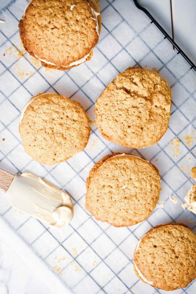 Easy Homemade Whiskey Oatmeal Cream Pies recipe: These delicious oatmeal cookies will not be forgotten soon. They are sandwiched together with refreshing whiskey marshmallow cream to create the perfectly soft oatmeal cookie dessert.