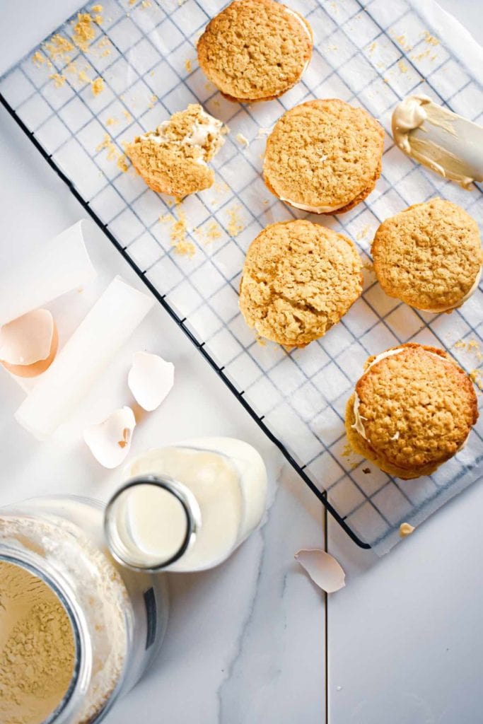 Easy Homemade Whiskey Oatmeal Cream Pies recipe: These delicious oatmeal cookies will not be forgotten soon. They are sandwiched together with refreshing whiskey marshmallow cream to create the perfectly soft oatmeal cookie dessert.