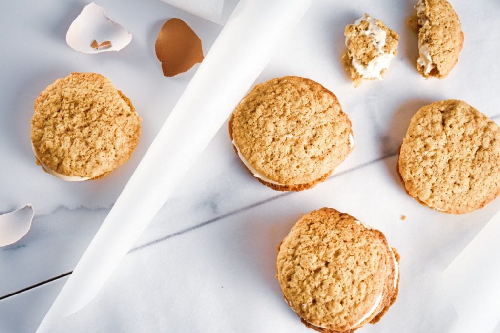 Easy Homemade Whiskey Oatmeal Cream Pies recipe: These delicious oatmeal cookies will not be forgotten soon. They are sandwiched together with refreshing whiskey marshmallow cream to create the perfectly soft oatmeal cookie dessert.