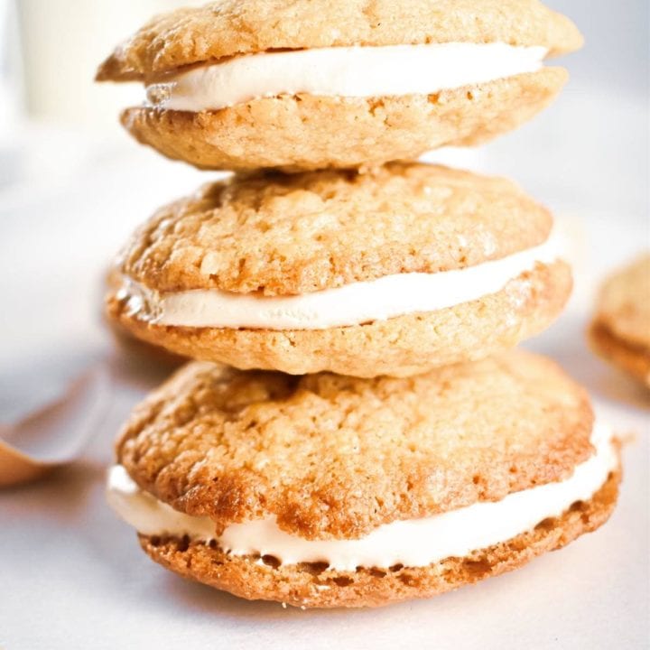 Easy Homemade Whiskey Oatmeal Cream Pies recipe: These delicious oatmeal cookies will not be forgotten soon. They are sandwiched together with refreshing whiskey marshmallow cream to create the perfectly soft oatmeal cookie dessert.