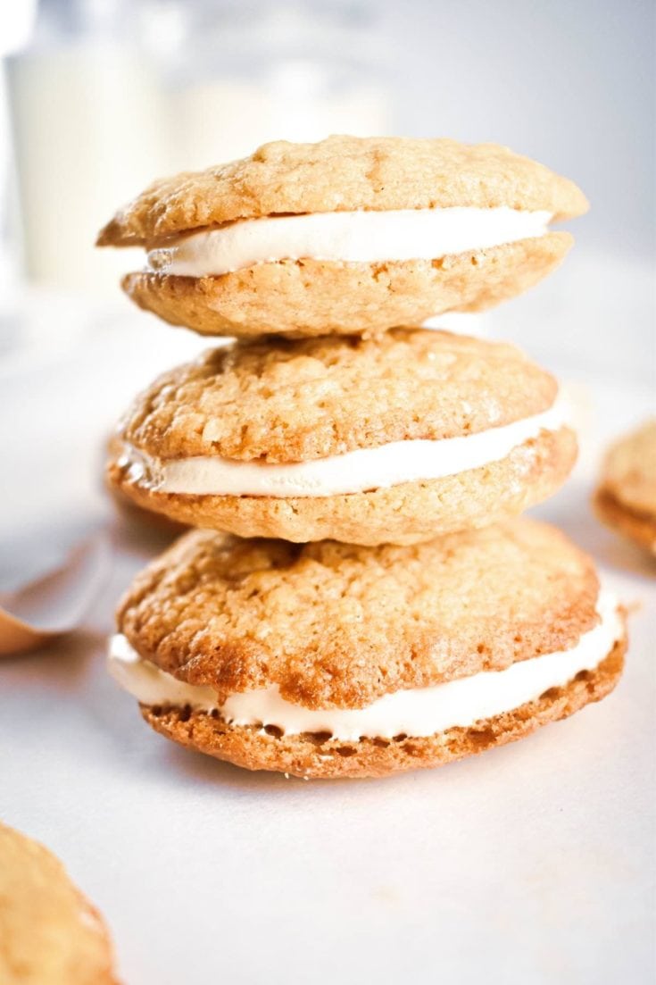 Easy Homemade Whiskey Oatmeal Cream Pies recipe: These delicious oatmeal cookies will not be forgotten soon. They are sandwiched together with refreshing whiskey marshmallow cream to create the perfectly soft oatmeal cookie dessert.