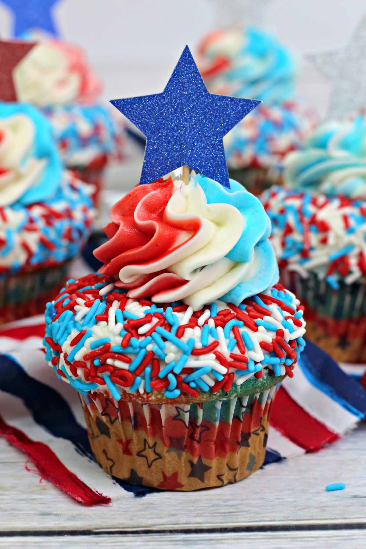 Red White and Blue Cupcakes: Easy July 4th Cupcake Recipe!