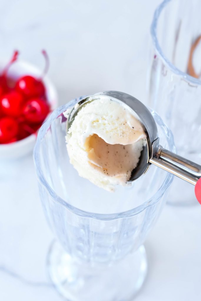 Looking for a delicious and boozy drink recipe for fall? You'll love this boozy spiked apple cider float. It is sooo good that it'll become your go-to cocktail for parties, birthdays, and even brunch!