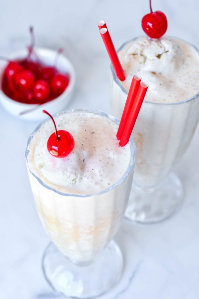 You can't say no to cold and refreshing Spiked Apple Cider Floats! These cocktails are the perfect drinks for thanksgiving, parties, happy hour, and even brunch.