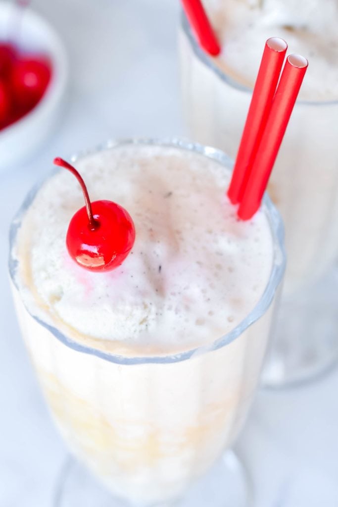 Looking for a delicious and boozy drink recipe for fall? You'll love this boozy spiked apple cider floats. It is sooo good that it'll become your go-to cocktail for parties, birthdays, and even brunch!