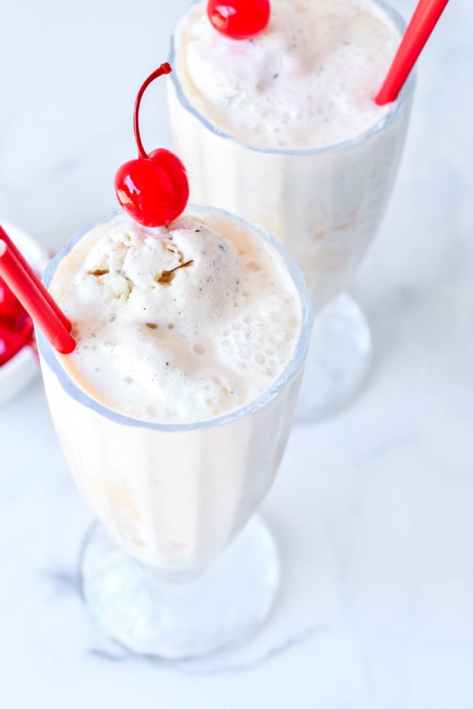 You can't say no to cold and refreshing Spiked Apple Cider Floats! These cocktails are the perfect drinks for thanksgiving, parties, happy hour, and even brunch.