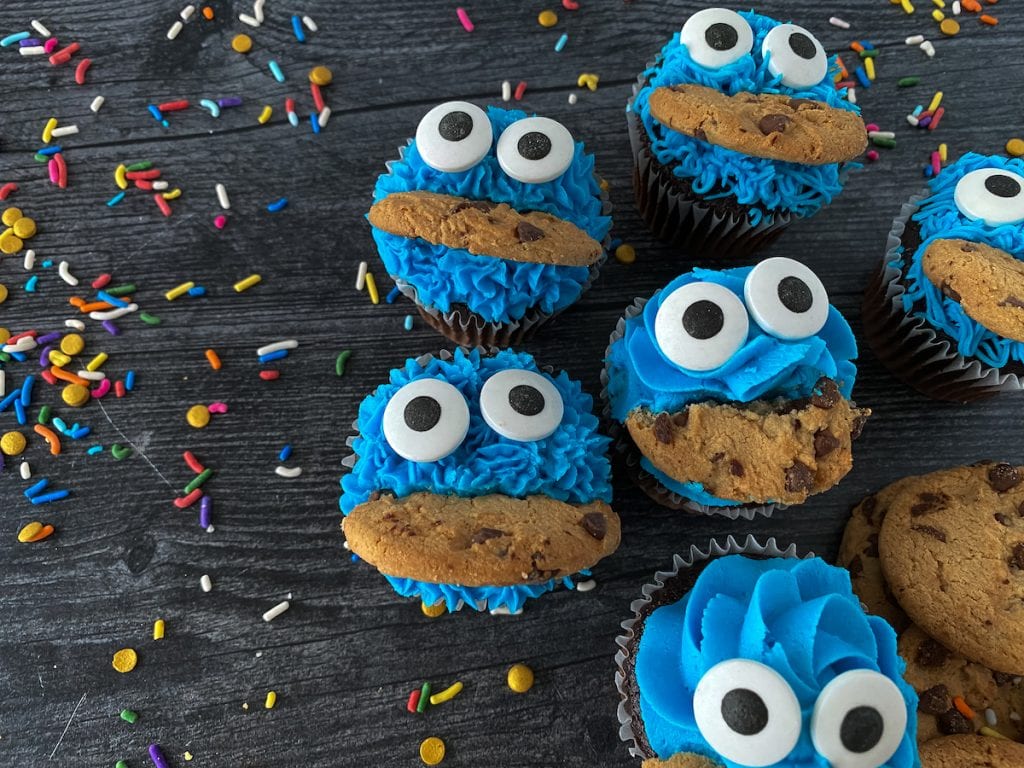 does cookie monster eat cupcakes