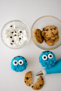 how to decorate cookie monster cupcake