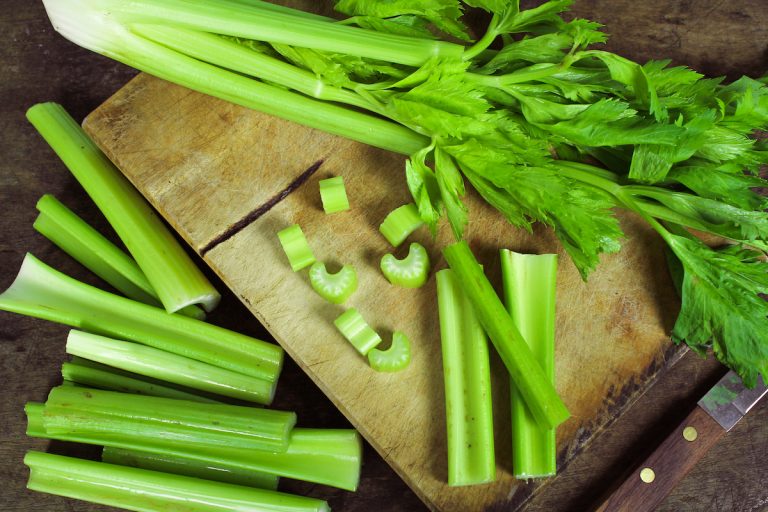 What Does Celery Taste Like? Sweet? Bitter? (Detailed Guide)