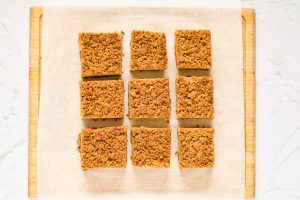 8x8 pumpkin cheesecake bars - Crumble 5
