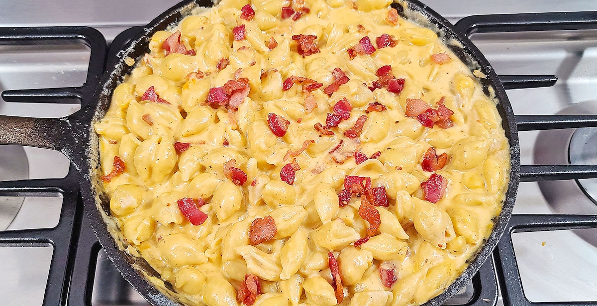 Easy One Skillet Bacon Mac And Cheese With A Twist