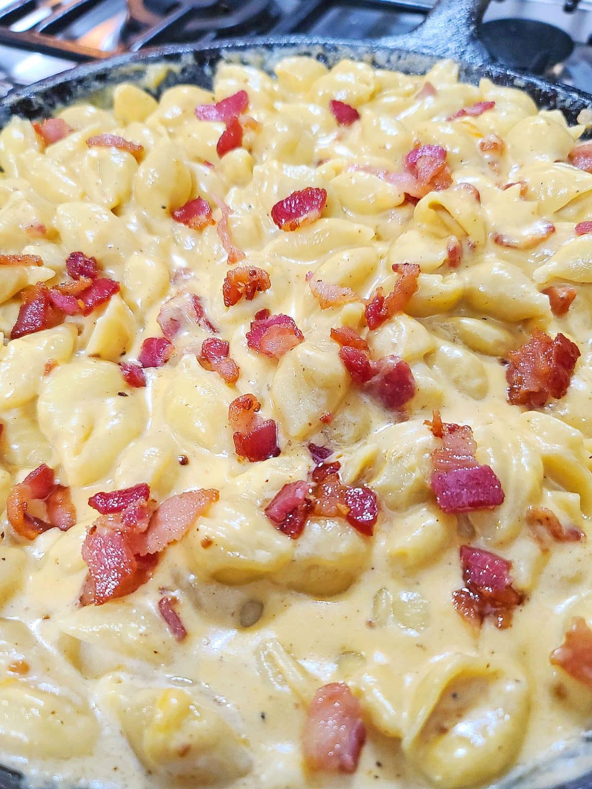 Easy One Skillet Bacon Mac And Cheese With A Twist