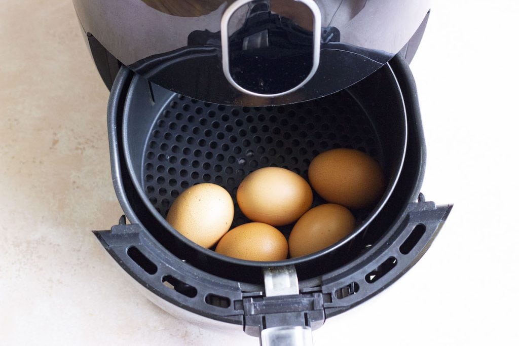 Huevos pasados ​​por agua perfectos en la freidora en 10 minutos