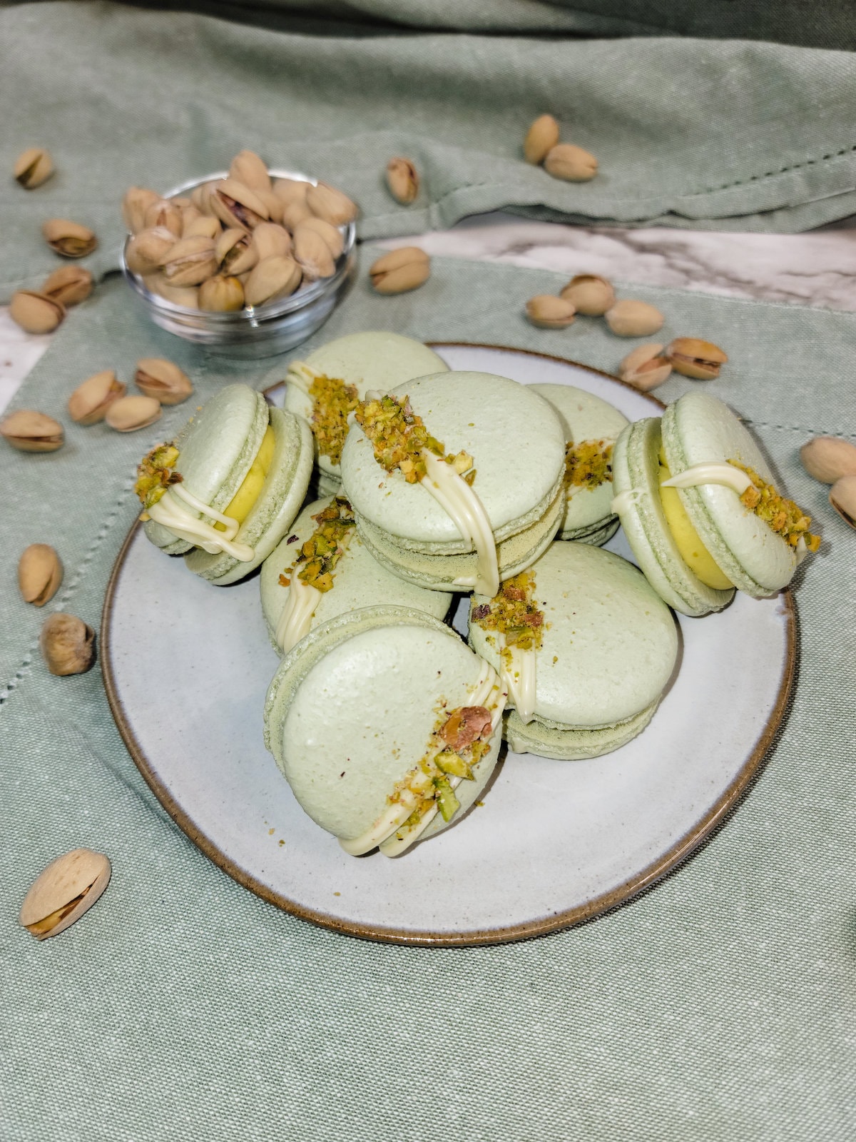 pistachio white chocolate ganache macarons