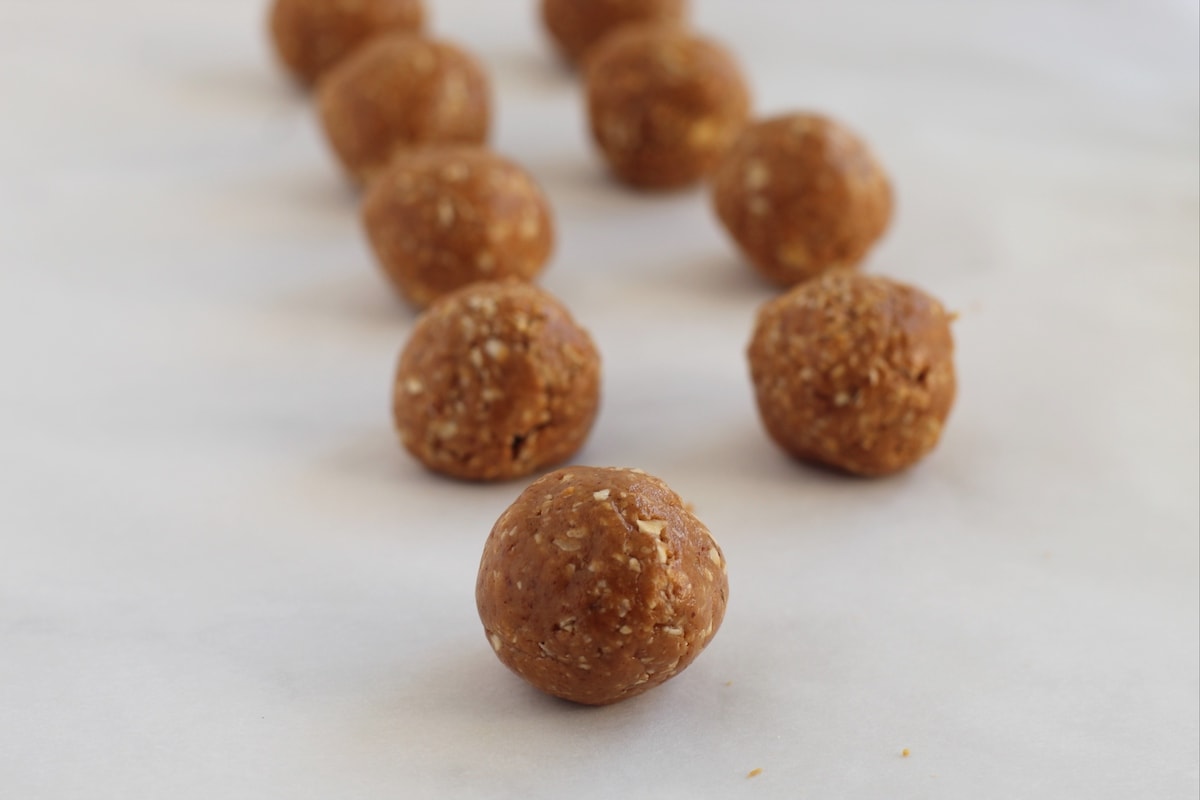 Cake Batter Protein Balls (Easy Birthday Cake Protein Balls)