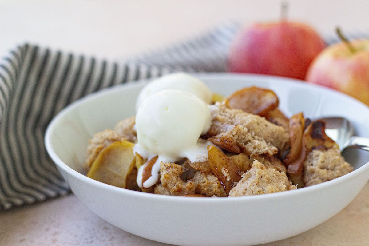 Easy Dutch Oven Apple Cobbler Recipe