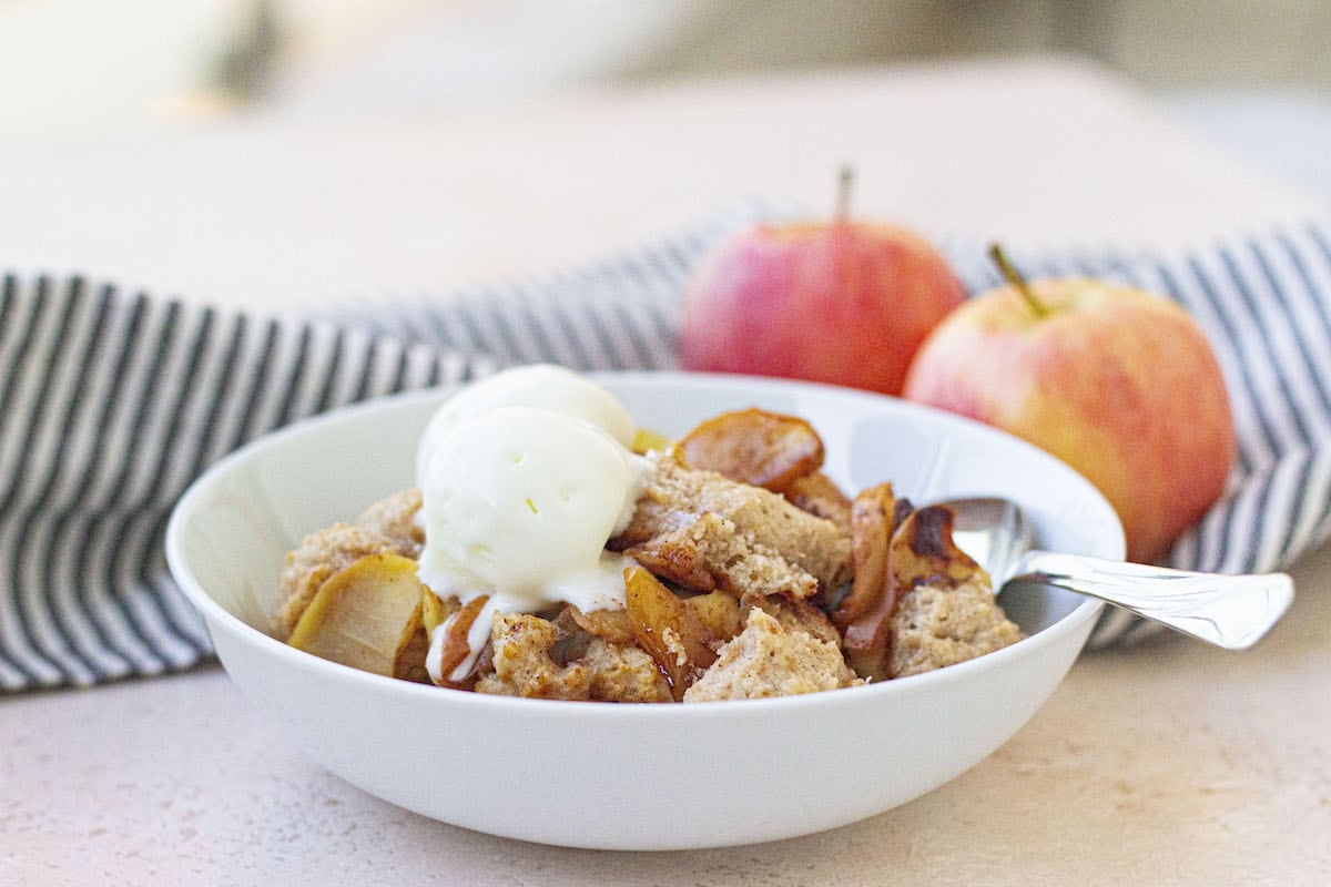 Easy Dutch Oven Apple Cobbler Recipe