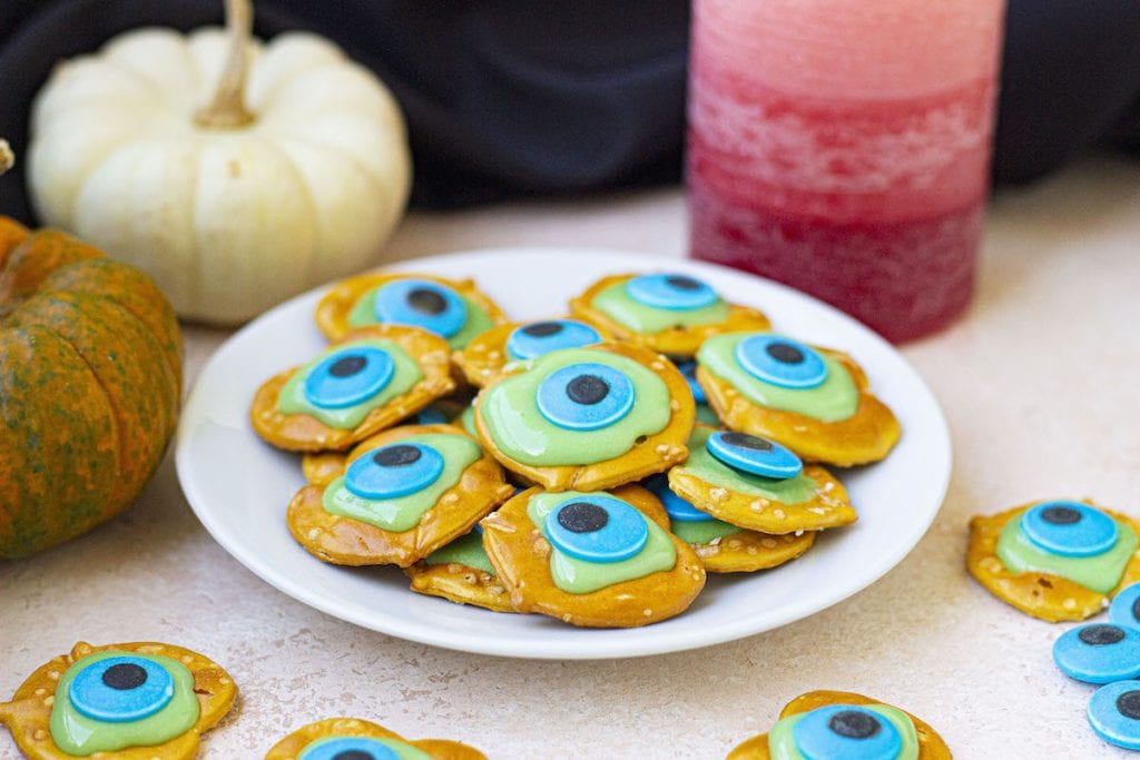 What To Serve With Halloween Pretzels
