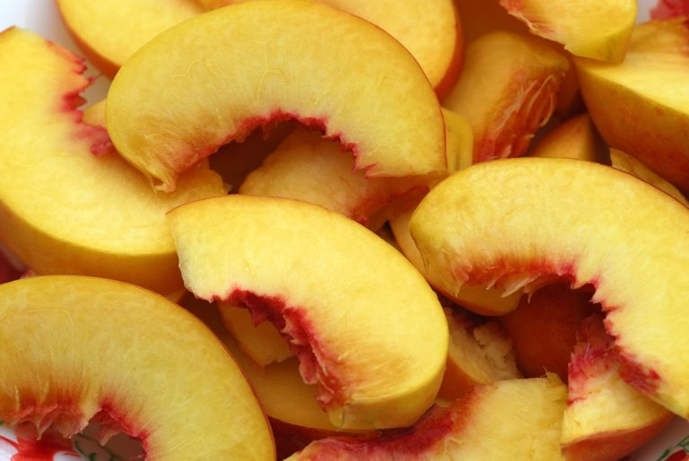 How to freeze dry peaches at home 3 best ways