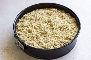 step 9b apple crumble cheesecake