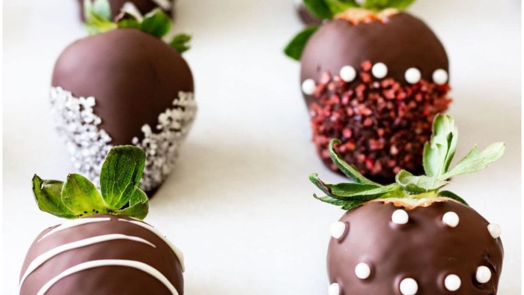 CHOCOLATE COVERED STRAWBERRIES BY PASS ME SOME TASTY