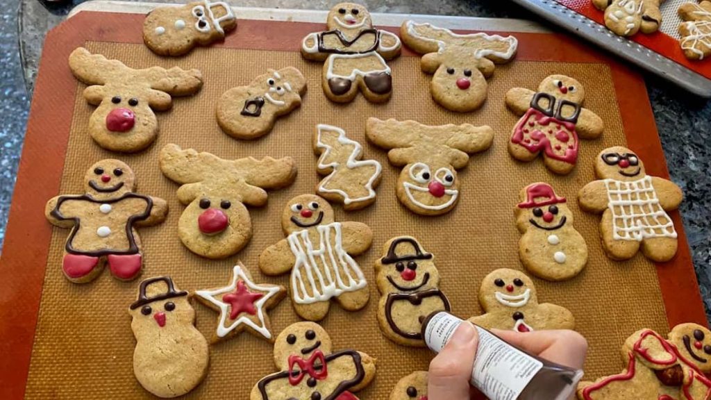 GINGERBREAD MEN BY MAD ABOUT MACARONS