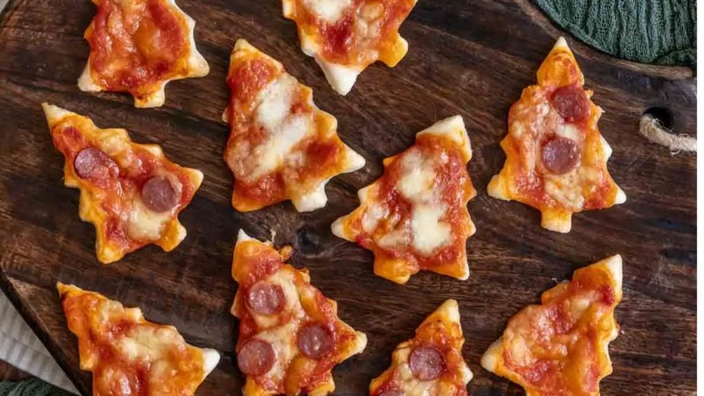 PUFF PASTRY CHRISTMAS TREE PIZZA BITES BY COOKING MY DREAMS