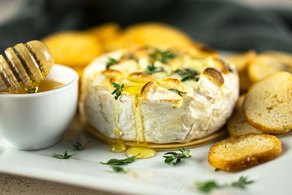 Quick and Easy Baked Brie with Garlic