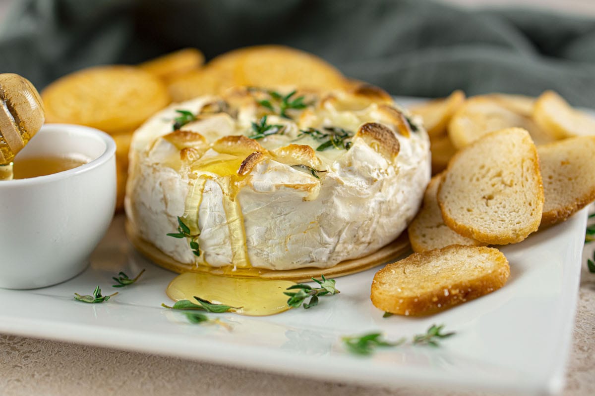 Quick And Easy Baked Brie With Garlic