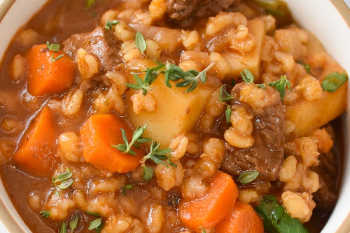 Codar Baroly 25 Hearty Slow Cooker Soup Recipes for Chilly Nights - Food Plus Words