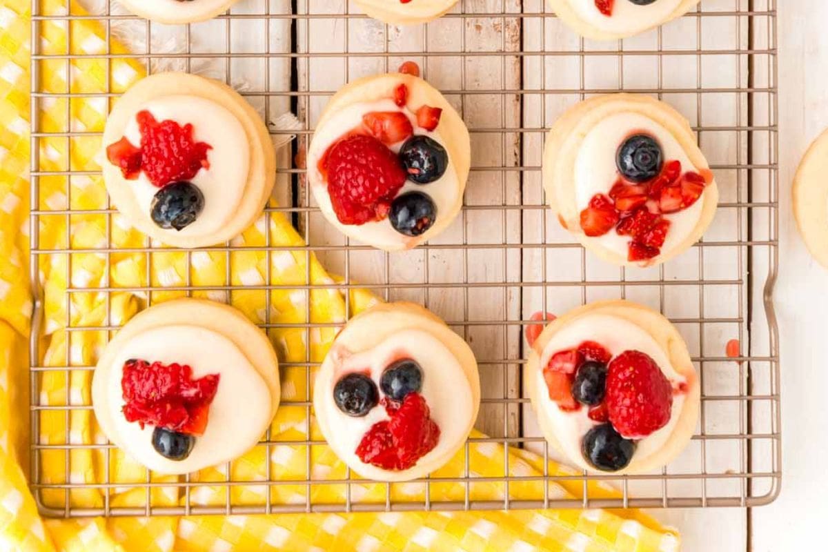 25 Summer Cookies That Will Make Your Picnic Basket Shine