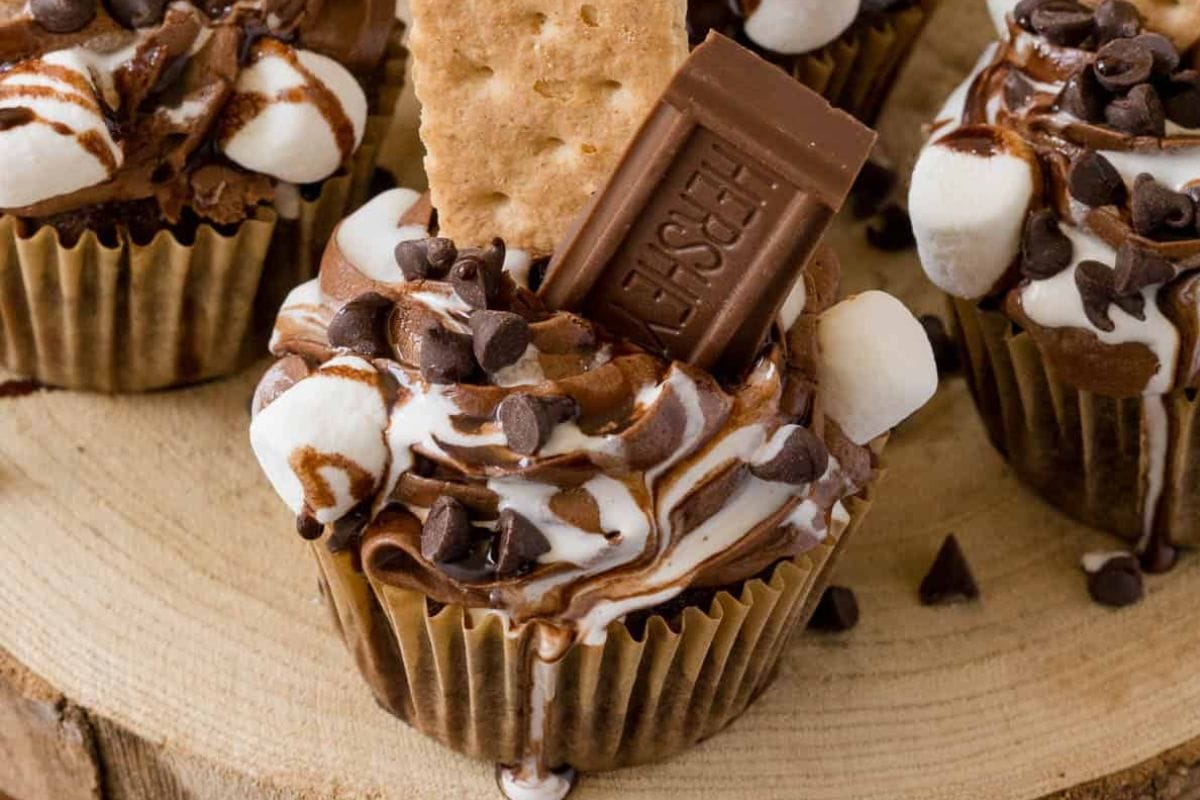 25-summer-cupcakes-that-will-take-you-to-a-tropical-island