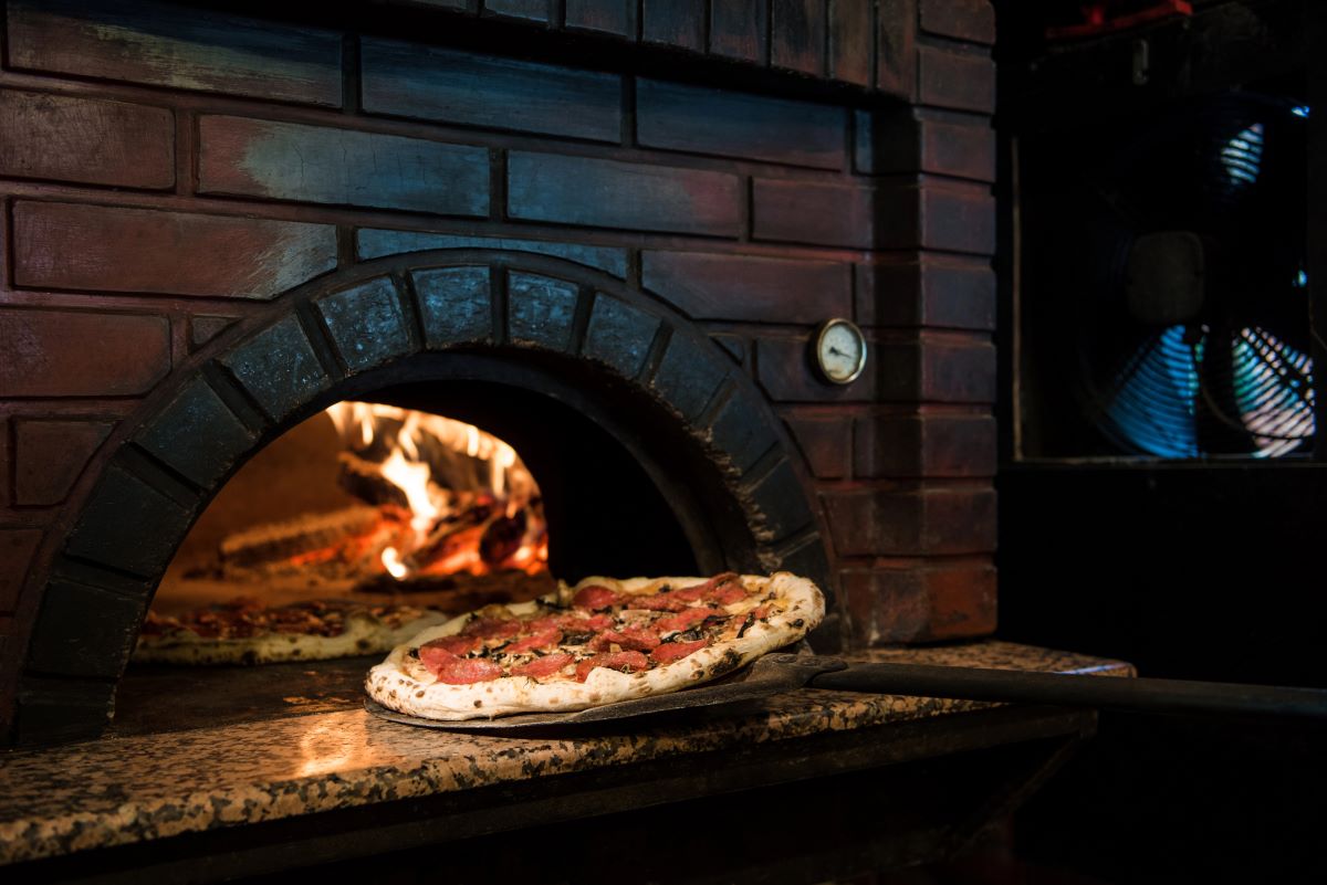 Brick oven pizzaEdZbarzhyvetsky