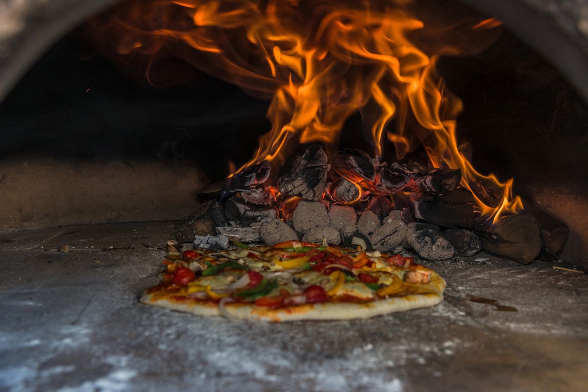 Coal oven pizzaKamira777