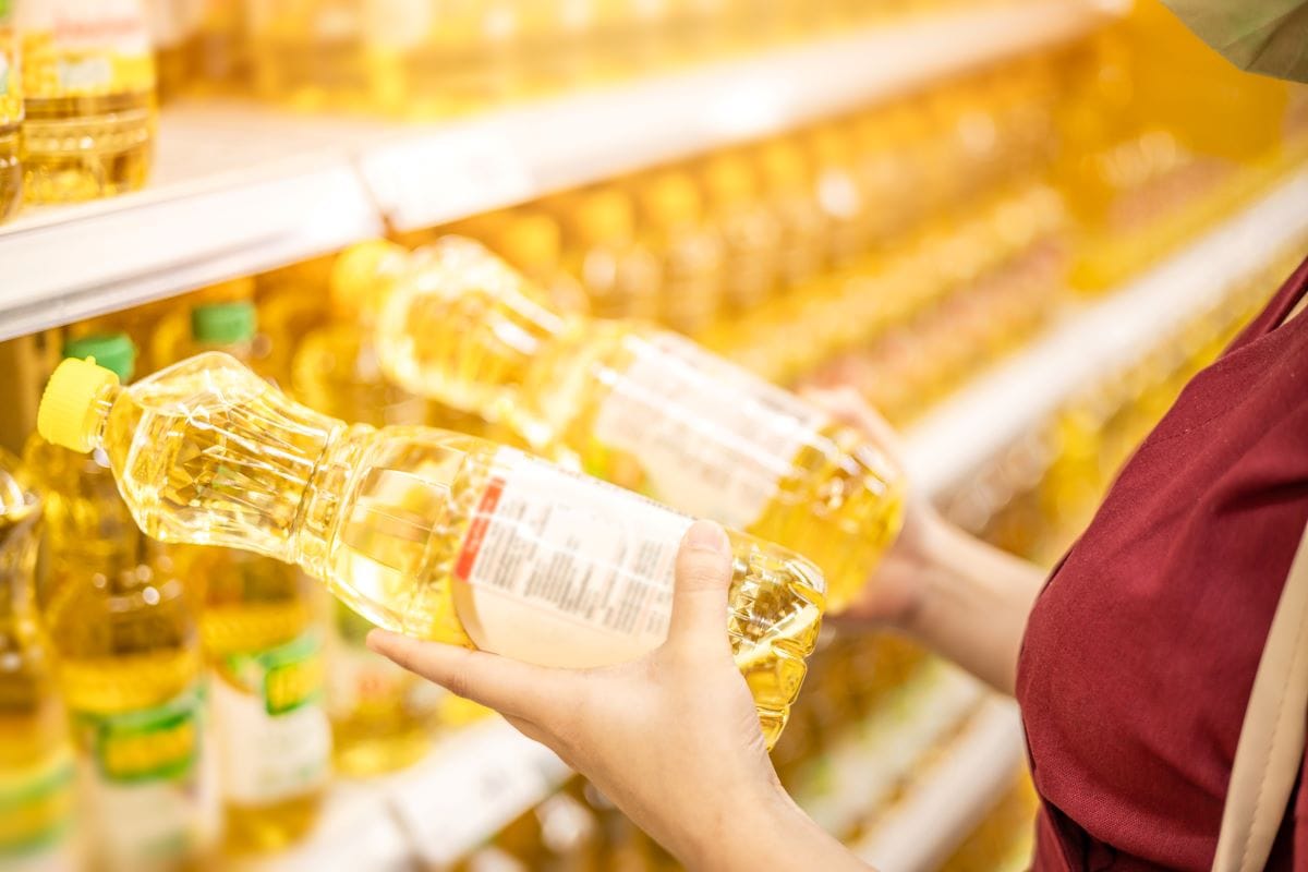 Cooking oils in grocery storeCoffeeKai