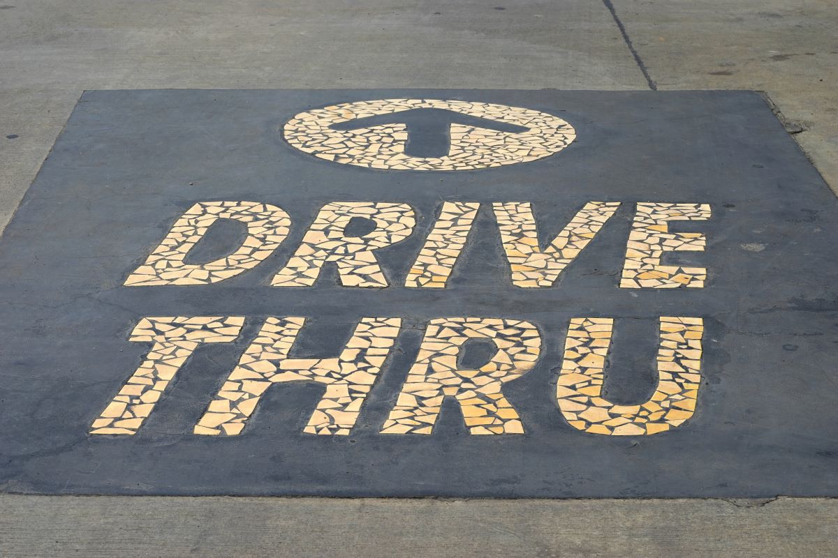 Drive thrubank215