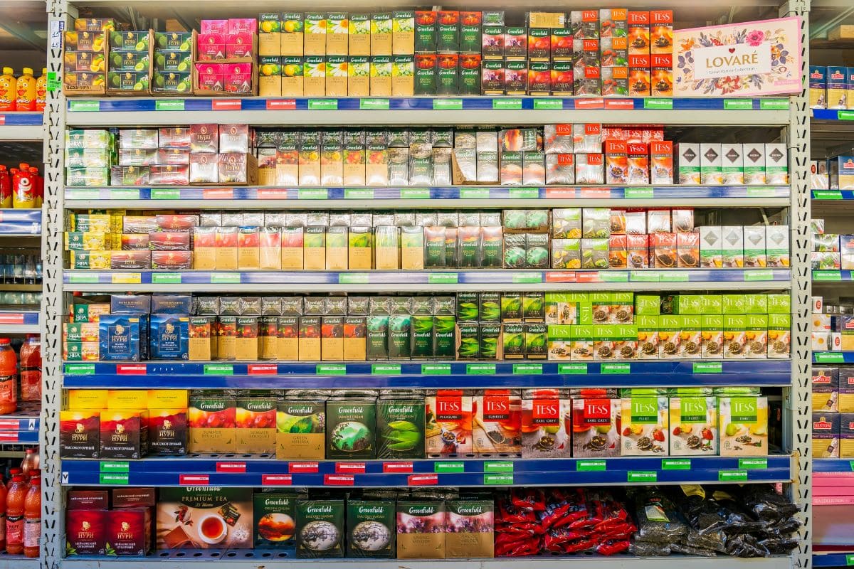 Grocery store with tea sectionLuckyuran