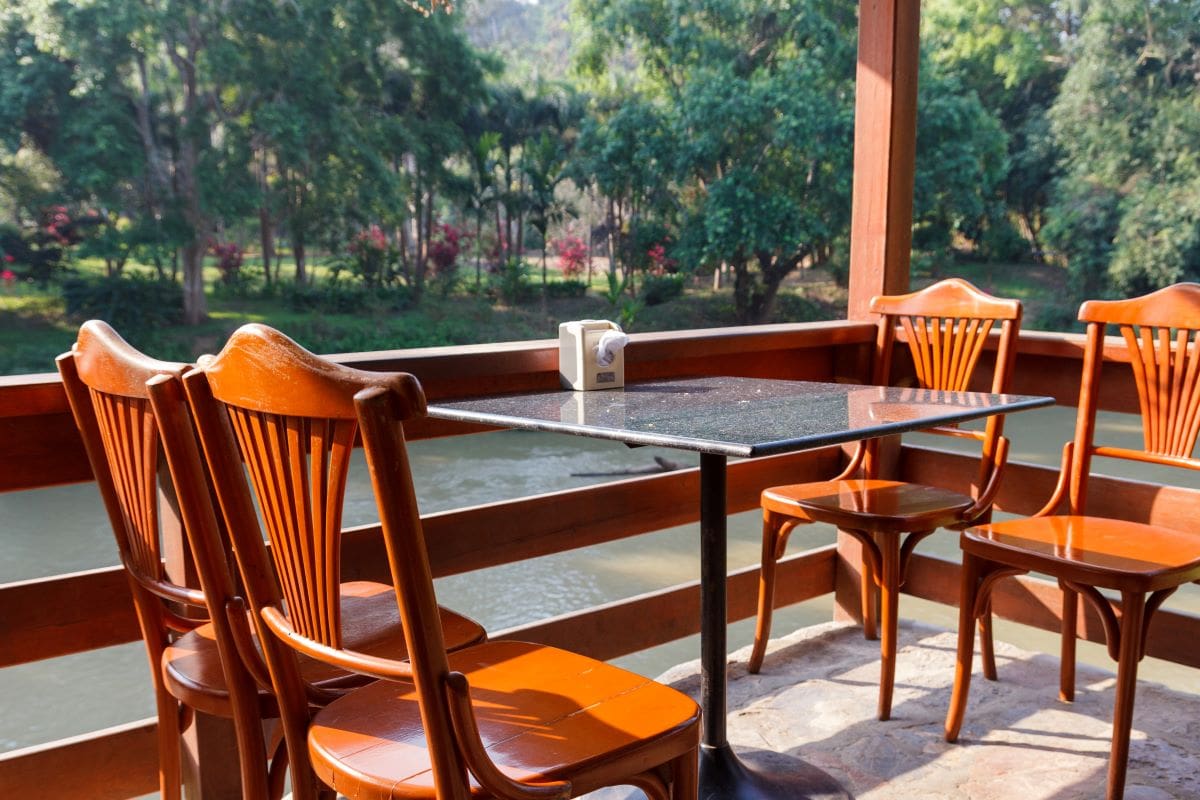 Restaurant beside a lakePsisaa