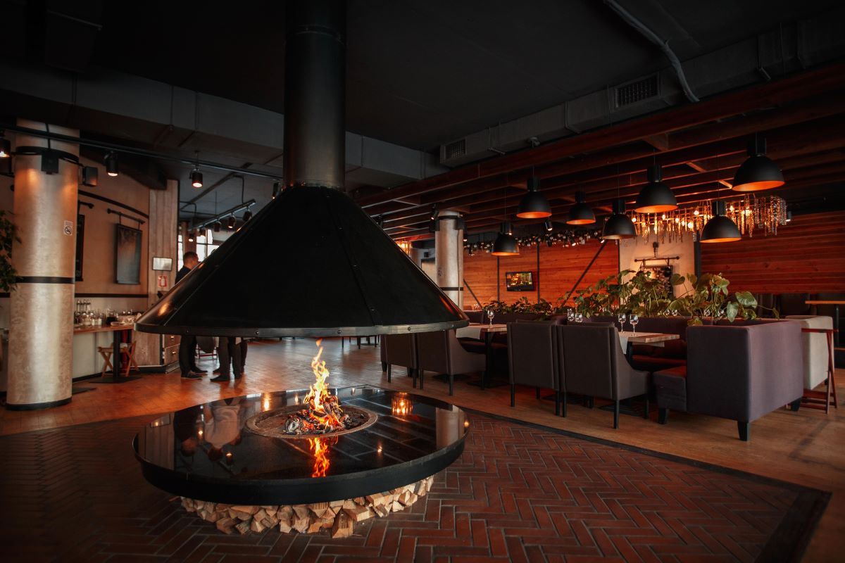 Restaurant with fireplaceYuriRakovskyi