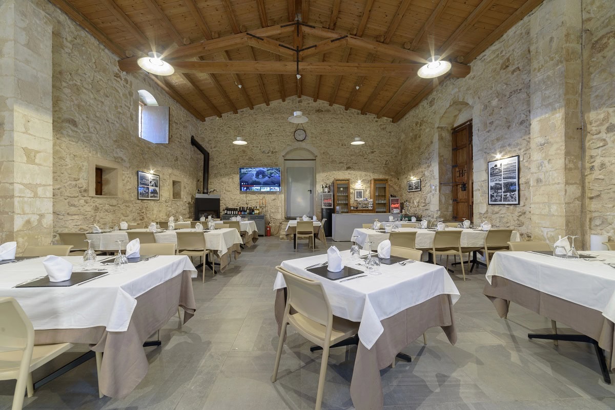 farm to table dining interiorAgiampiccolo
