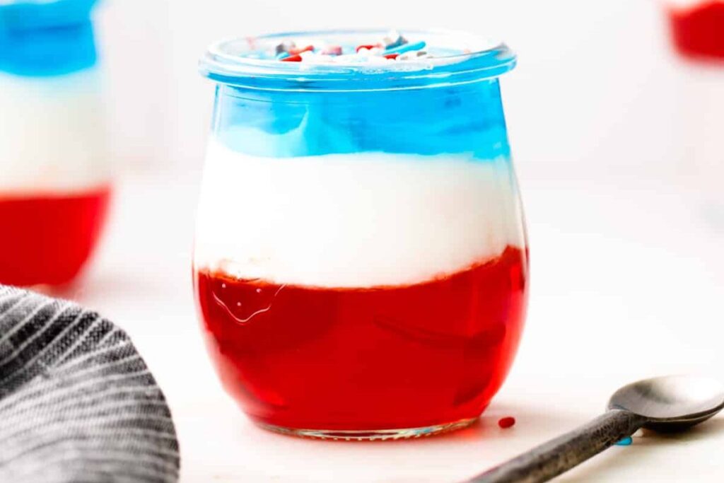 4th of July Jello Cups by Crayons and Cravings