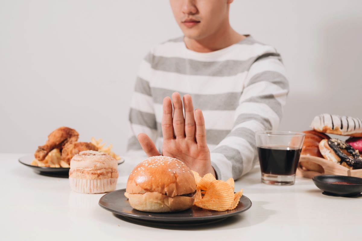 Avoiding fatty foodsMakistock