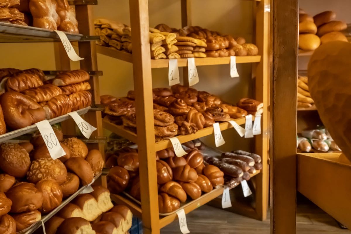 Baked goods in storeIstomin 1