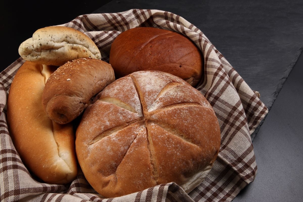 Bread wrapped in napkinOqba